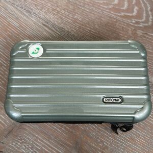 Rimowa Eva Air amenities case - in rare metallic green (brand new)